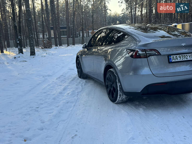 Позашляховик / Кросовер Tesla Model Y 2024 в Києві фото 5 Позашляховик / Кросовер Tesla Model Y 2024 в Києві