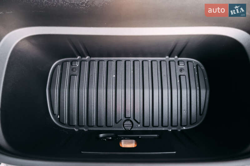 Внедорожник / Кроссовер Tesla Model Y 2025 в Киеве фото 36 Внедорожник / Кроссовер Tesla Model Y 2025 в Киеве