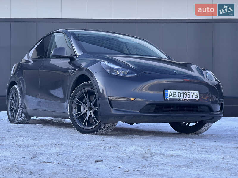 Tesla Model Y 2025