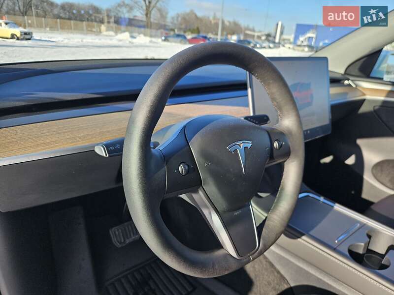 Позашляховик / Кросовер Tesla Model Y 2023 в Дніпрі