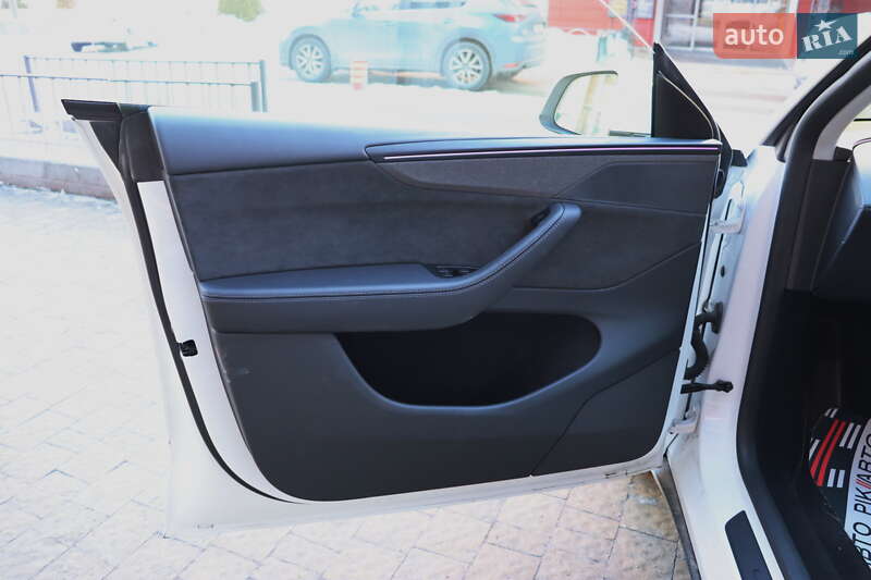 Внедорожник / Кроссовер Tesla Model Y 2025 в Львове фото 8 Внедорожник / Кроссовер Tesla Model Y 2025 в Львове