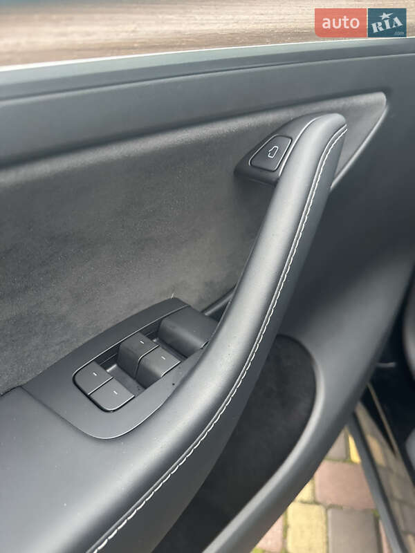 Позашляховик / Кросовер Tesla Model Y 2024 в Дніпрі