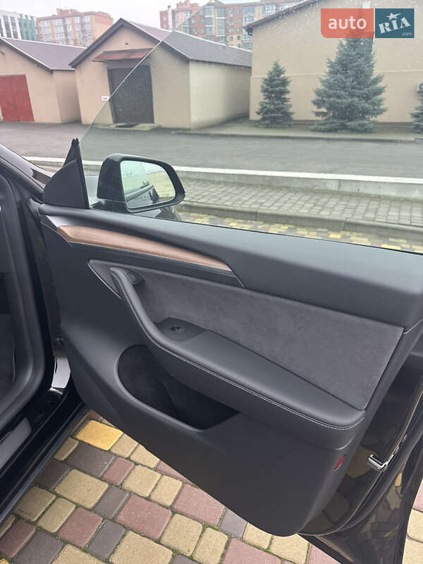 Позашляховик / Кросовер Tesla Model Y 2024 в Дніпрі