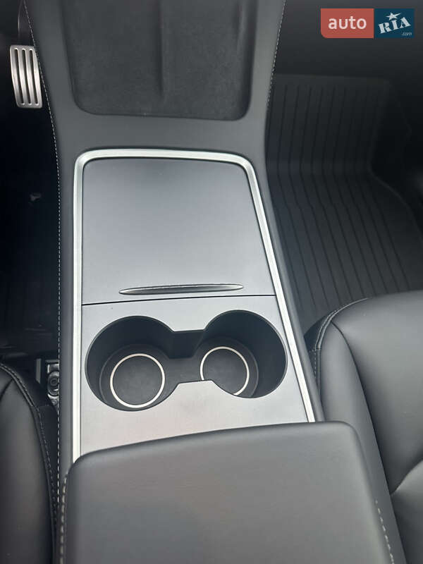 Позашляховик / Кросовер Tesla Model Y 2024 в Дніпрі