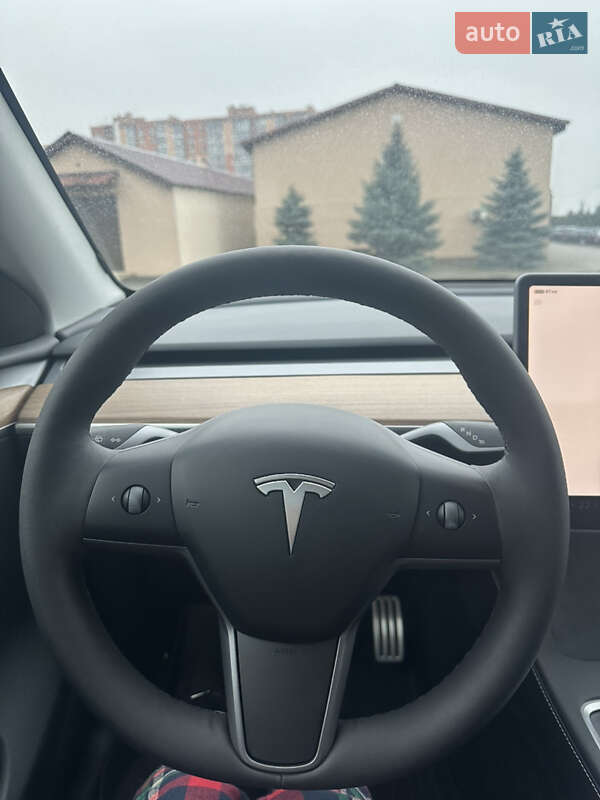 Позашляховик / Кросовер Tesla Model Y 2024 в Дніпрі