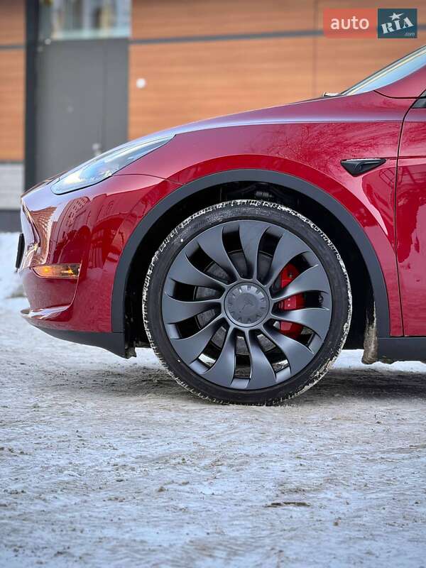 Внедорожник / Кроссовер Tesla Model Y 2024 в Черновцах