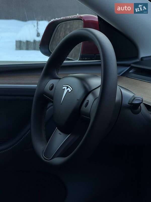 Внедорожник / Кроссовер Tesla Model Y 2024 в Черновцах