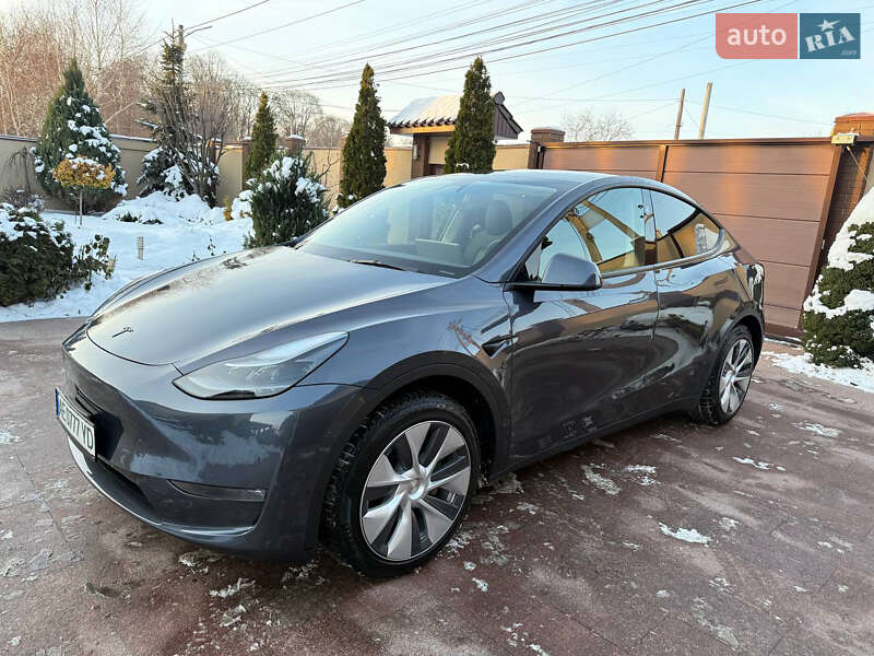 Tesla Model Y 2023