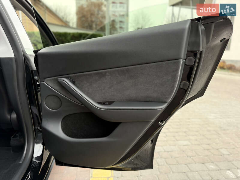 Позашляховик / Кросовер Tesla Model Y 2023 в Києві фото 46 Позашляховик / Кросовер Tesla Model Y 2023 в Києві