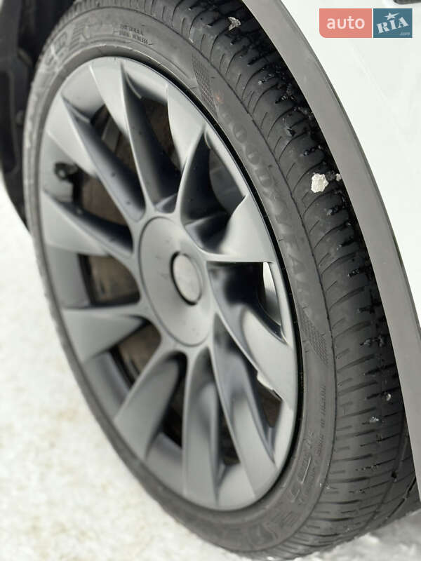 Внедорожник / Кроссовер Tesla Model Y 2022 в Киеве