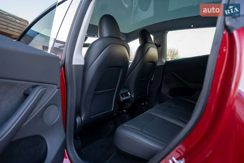 Внедорожник / Кроссовер Tesla Model Y 2024 в Киеве