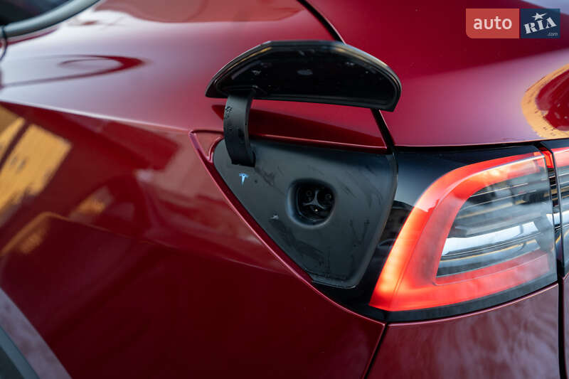 Внедорожник / Кроссовер Tesla Model Y 2024 в Киеве