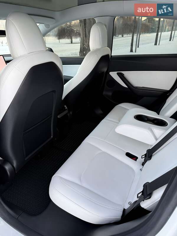 Позашляховик / Кросовер Tesla Model Y 2021 в Дніпрі