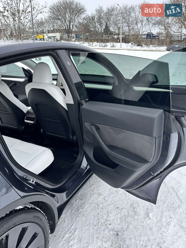Позашляховик / Кросовер Tesla Model Y 2023 в Дніпрі фото 15 Позашляховик / Кросовер Tesla Model Y 2023 в Дніпрі