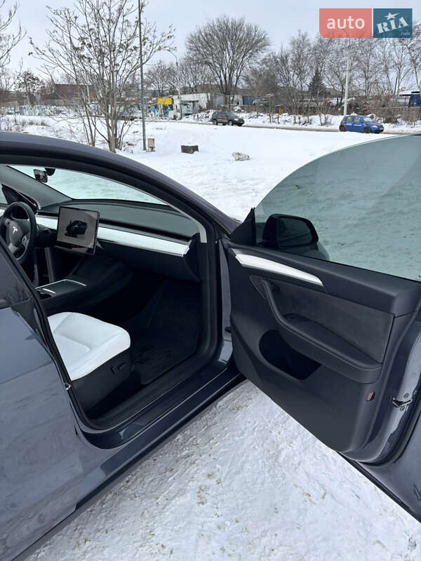 Позашляховик / Кросовер Tesla Model Y 2023 в Дніпрі фото 14 Позашляховик / Кросовер Tesla Model Y 2023 в Дніпрі