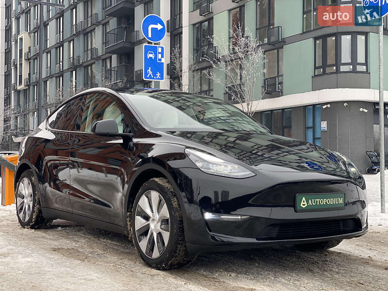 Внедорожник / Кроссовер Tesla Model Y 2024 в Киеве