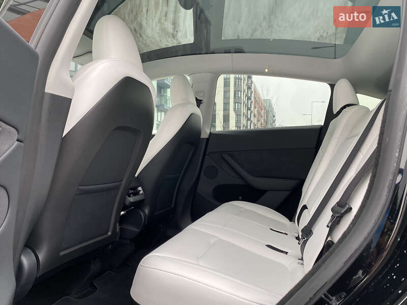 Внедорожник / Кроссовер Tesla Model Y 2024 в Киеве