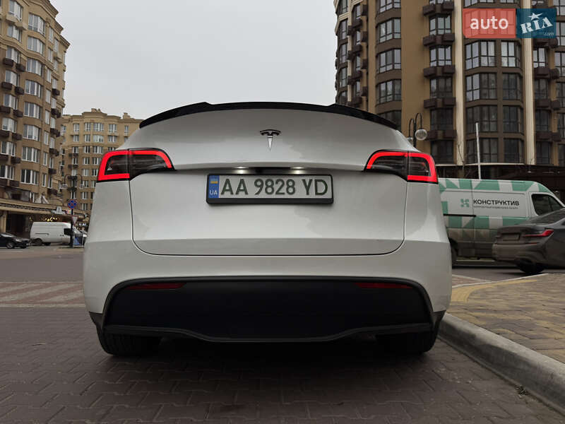 Внедорожник / Кроссовер Tesla Model Y 2024 в Киеве