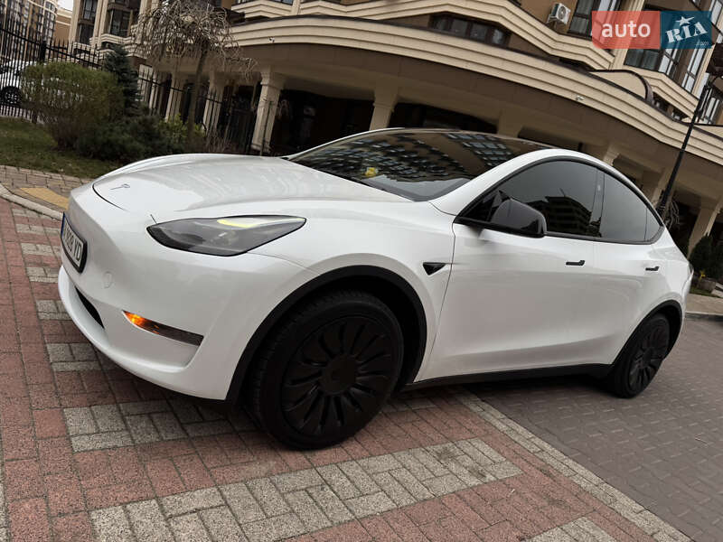 Внедорожник / Кроссовер Tesla Model Y 2024 в Киеве