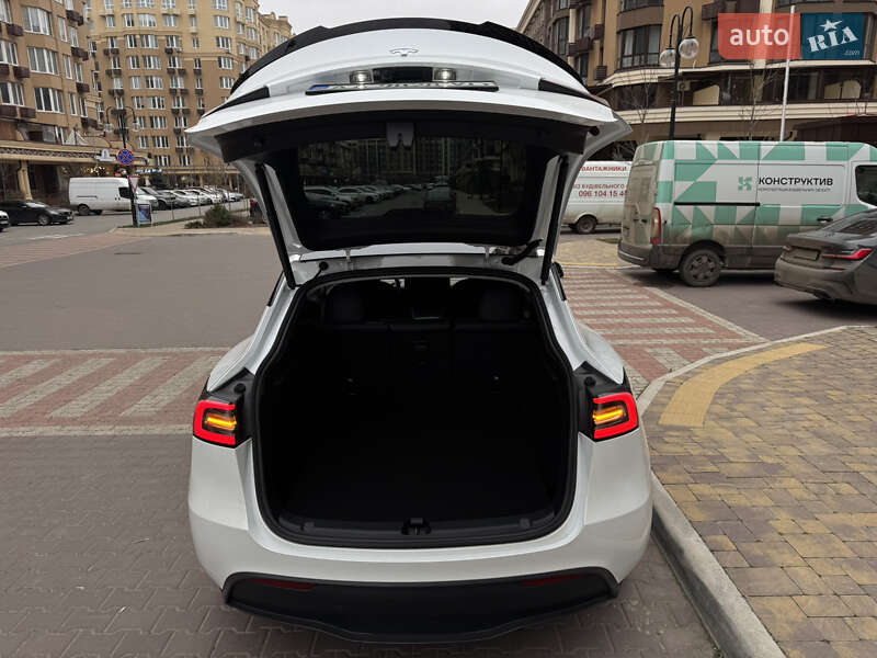 Внедорожник / Кроссовер Tesla Model Y 2024 в Киеве