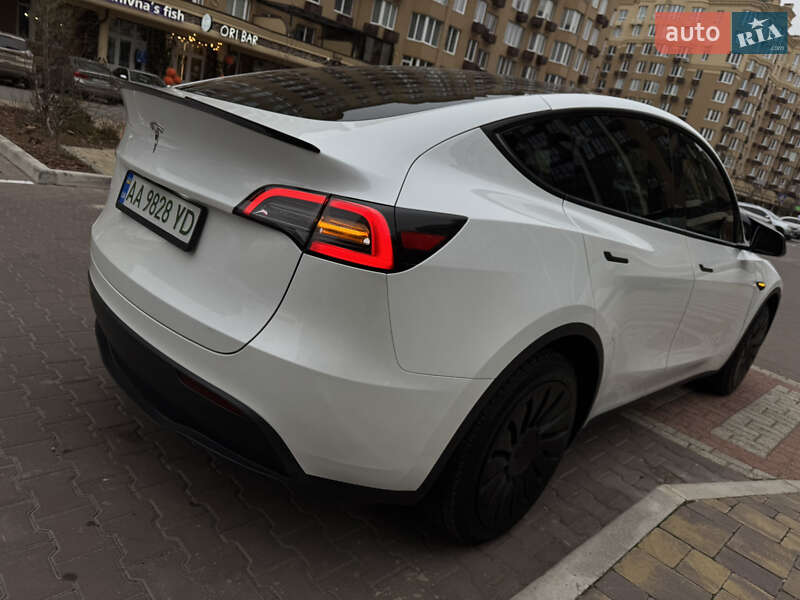 Внедорожник / Кроссовер Tesla Model Y 2024 в Киеве