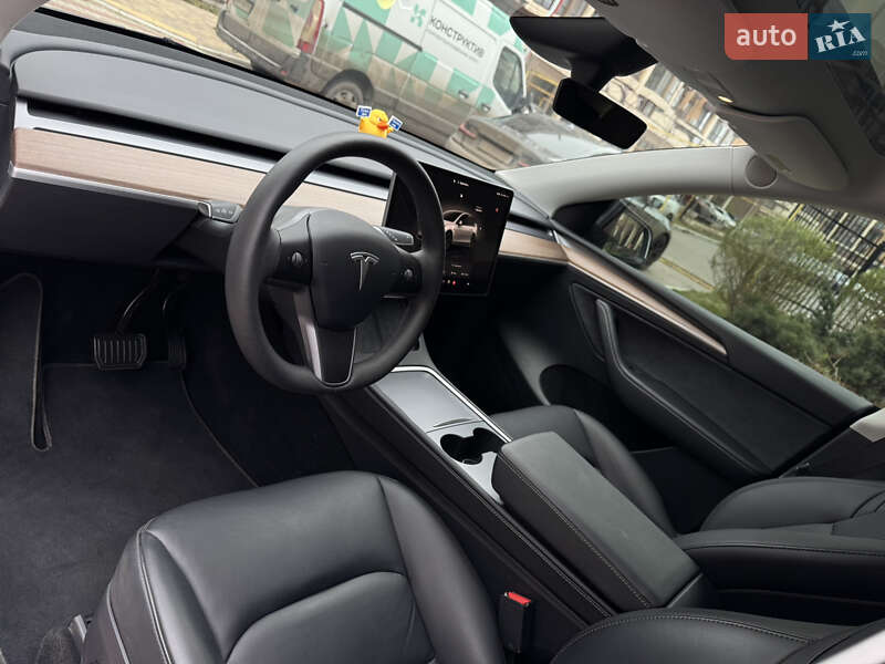 Внедорожник / Кроссовер Tesla Model Y 2024 в Киеве