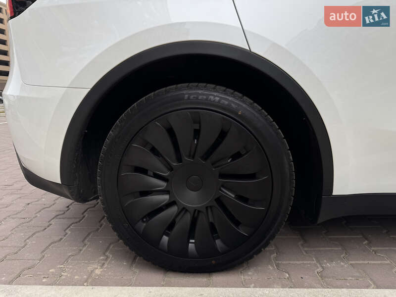 Внедорожник / Кроссовер Tesla Model Y 2024 в Киеве