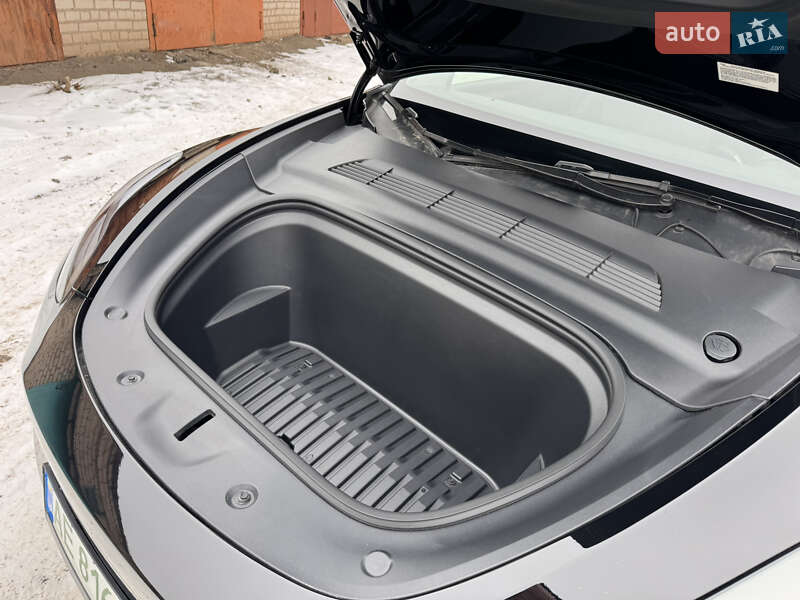 Позашляховик / Кросовер Tesla Model Y 2024 в Кривому Розі