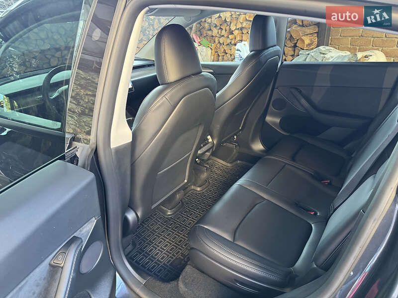 Позашляховик / Кросовер Tesla Model Y 2024 в Києві