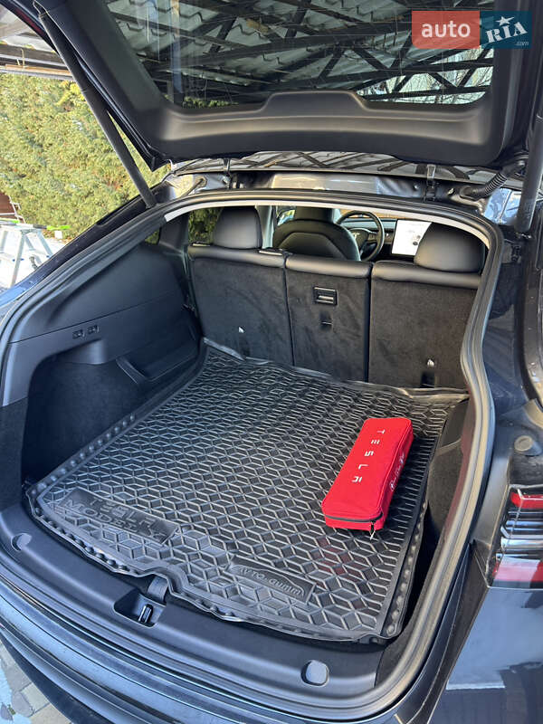 Позашляховик / Кросовер Tesla Model Y 2024 в Києві