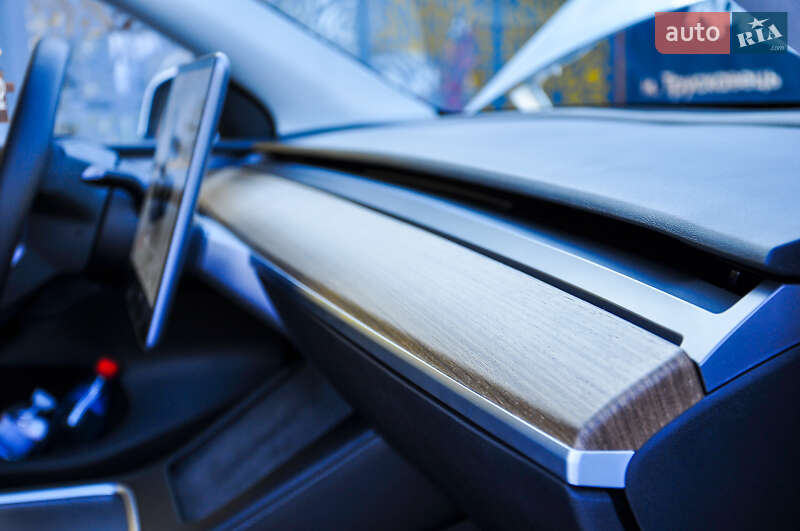 Позашляховик / Кросовер Tesla Model Y 2024 в Трускавці фото 44 Позашляховик / Кросовер Tesla Model Y 2024 в Трускавці