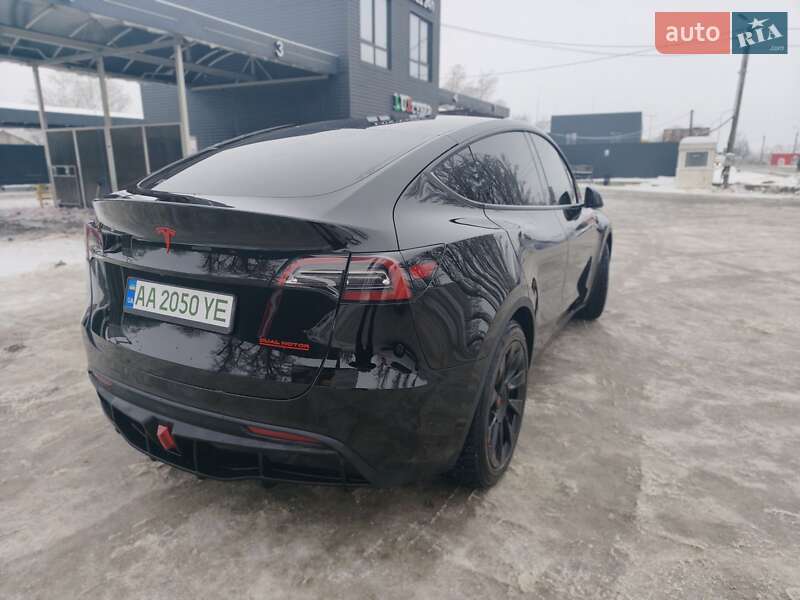 Внедорожник / Кроссовер Tesla Model Y 2021 в Киеве