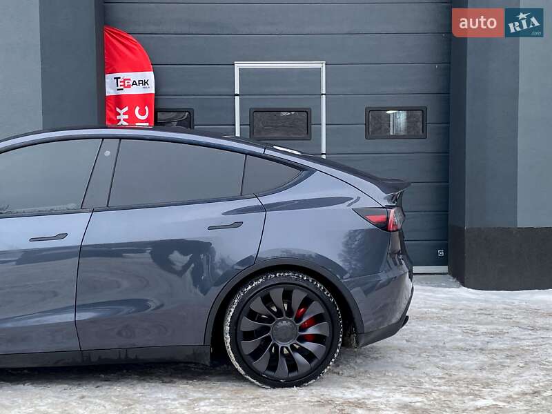 Внедорожник / Кроссовер Tesla Model Y 2021 в Киеве