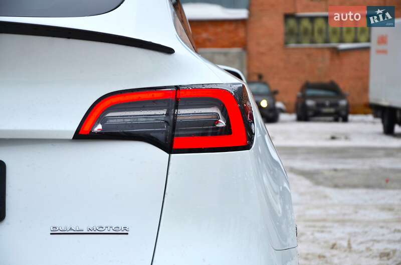 Позашляховик / Кросовер Tesla Model Y 2022 в Києві фото 10 Позашляховик / Кросовер Tesla Model Y 2022 в Києві