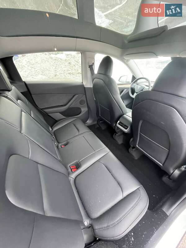 Внедорожник / Кроссовер Tesla Model Y 2024 в Киеве