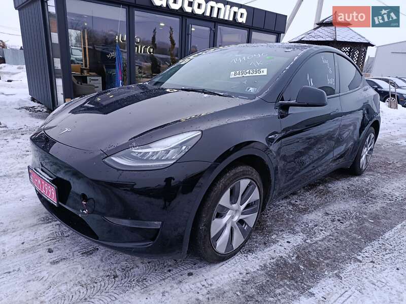Tesla Model Y 2023