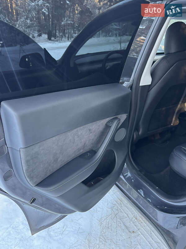 Внедорожник / Кроссовер Tesla Model Y 2023 в Василькове