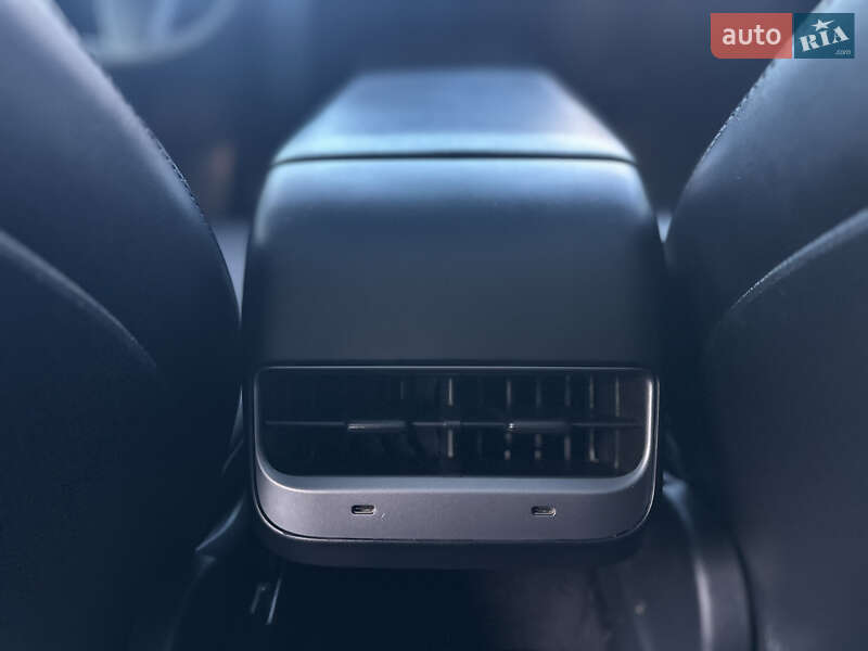 Позашляховик / Кросовер Tesla Model Y 2021 в Ковелі