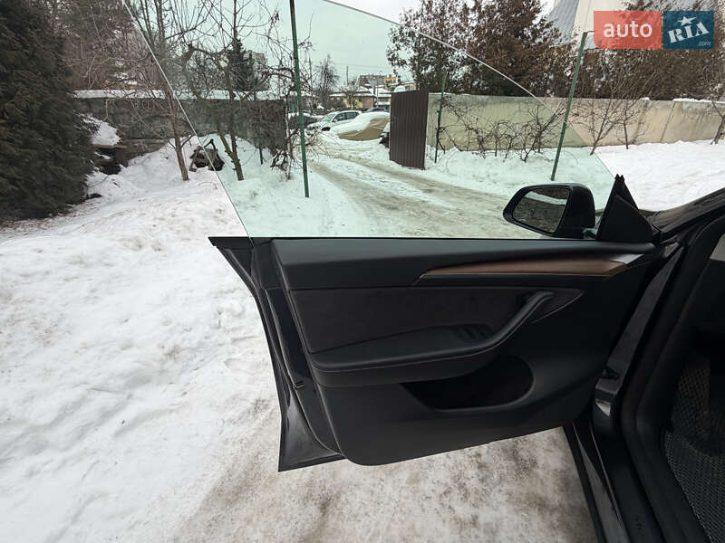 Позашляховик / Кросовер Tesla Model Y 2024 в Львові фото 14 Позашляховик / Кросовер Tesla Model Y 2024 в Львові