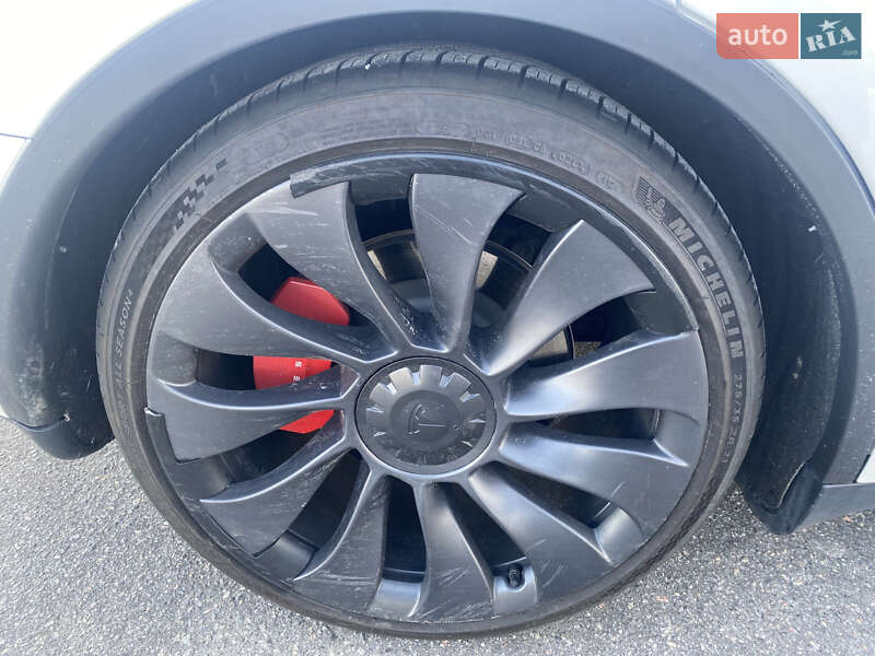 Внедорожник / Кроссовер Tesla Model Y 2023 в Днепре