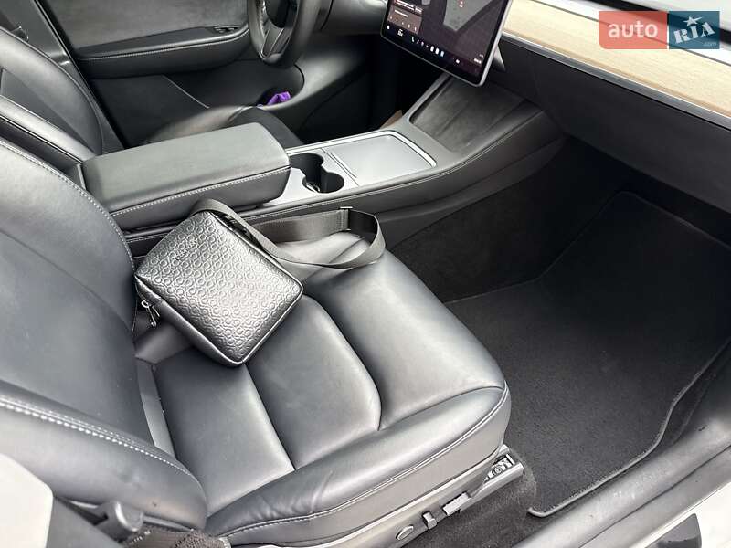 Внедорожник / Кроссовер Tesla Model Y 2020 в Львове