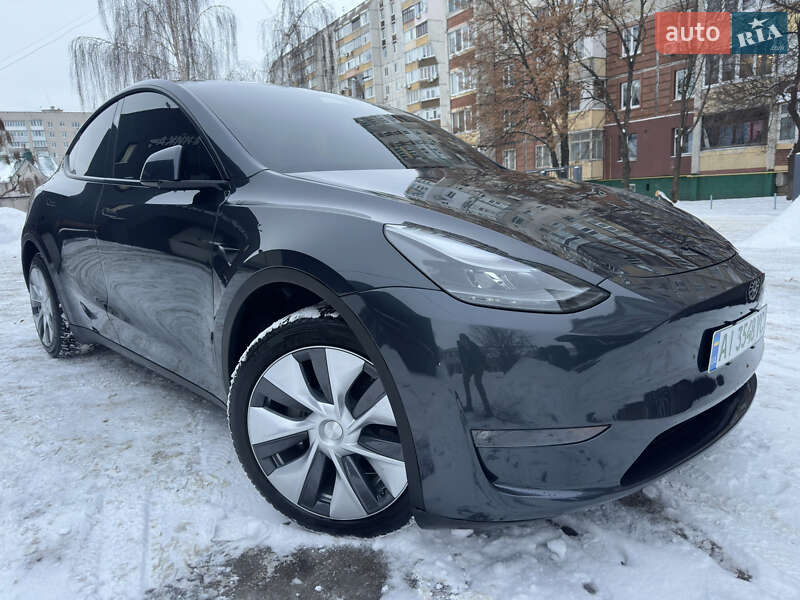 Tesla Model Y 2024
