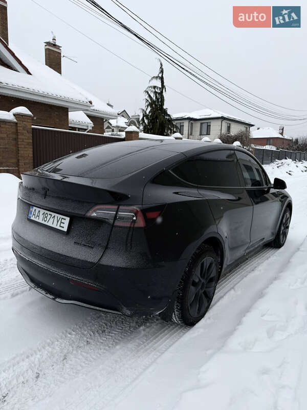 Позашляховик / Кросовер Tesla Model Y 2024 в Києві