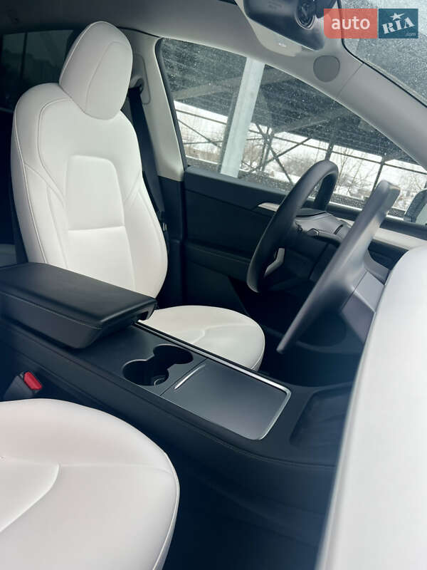 Внедорожник / Кроссовер Tesla Model Y 2023 в Киеве