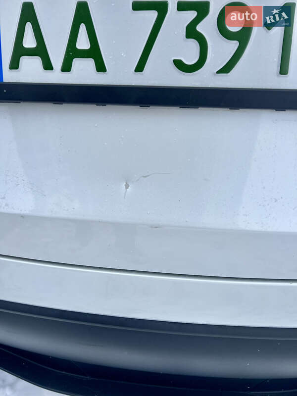 Внедорожник / Кроссовер Tesla Model Y 2023 в Киеве