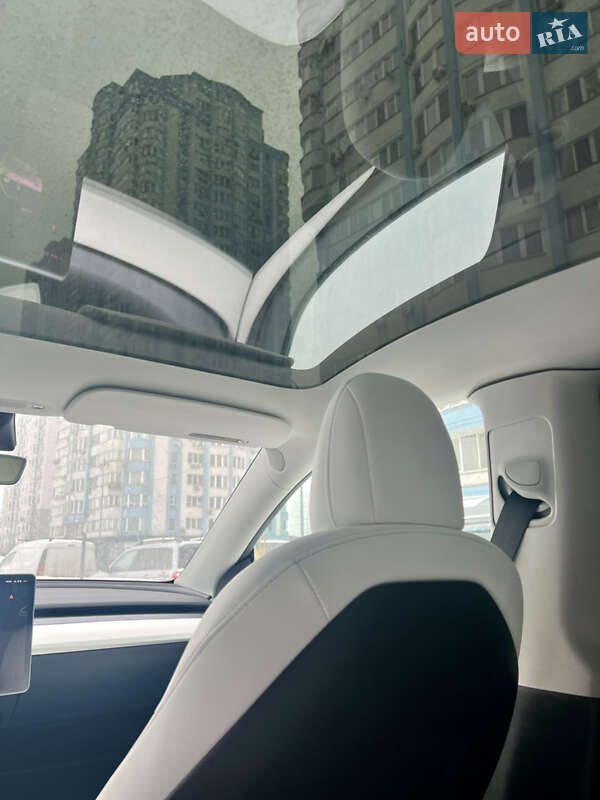 Внедорожник / Кроссовер Tesla Model Y 2023 в Киеве