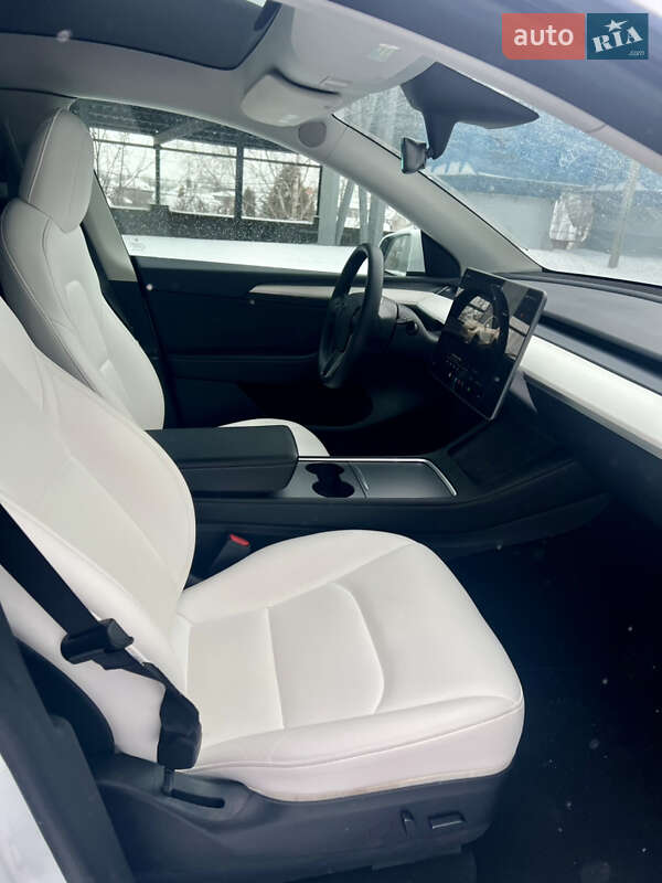 Внедорожник / Кроссовер Tesla Model Y 2023 в Киеве