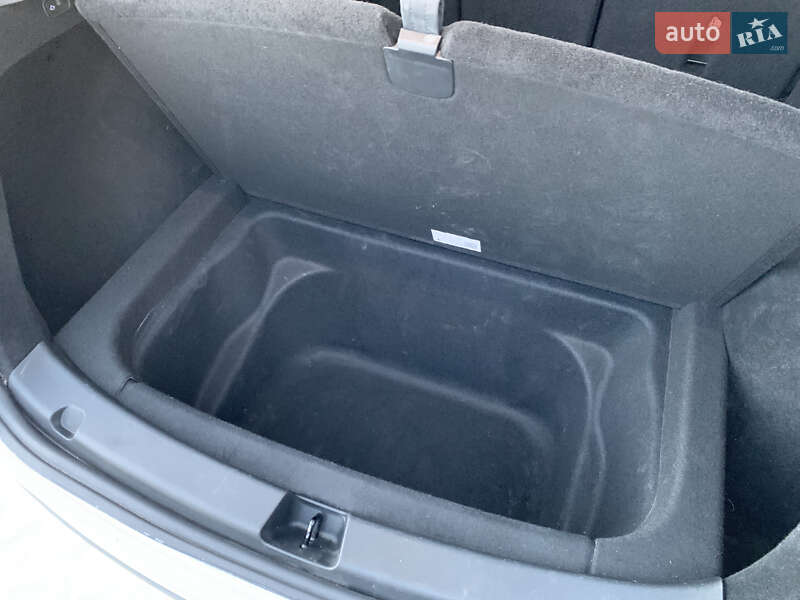 Внедорожник / Кроссовер Tesla Model Y 2023 в Киеве