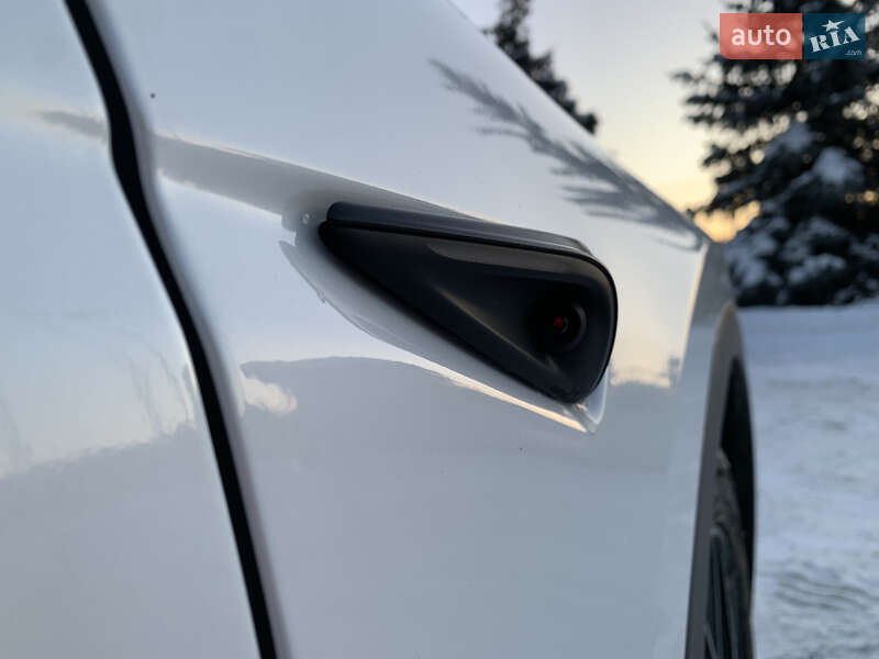 Внедорожник / Кроссовер Tesla Model Y 2023 в Киеве