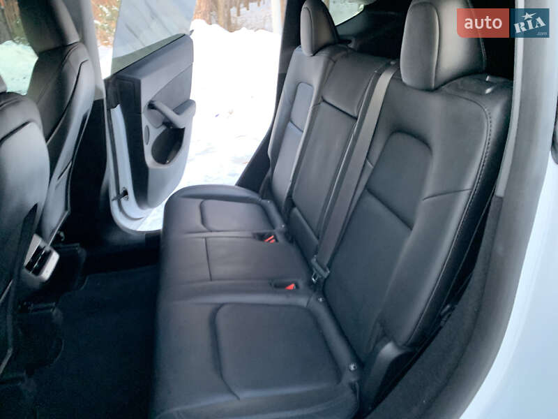 Внедорожник / Кроссовер Tesla Model Y 2023 в Киеве